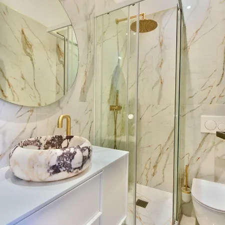 Luxueuse With Pool 7bd14p -